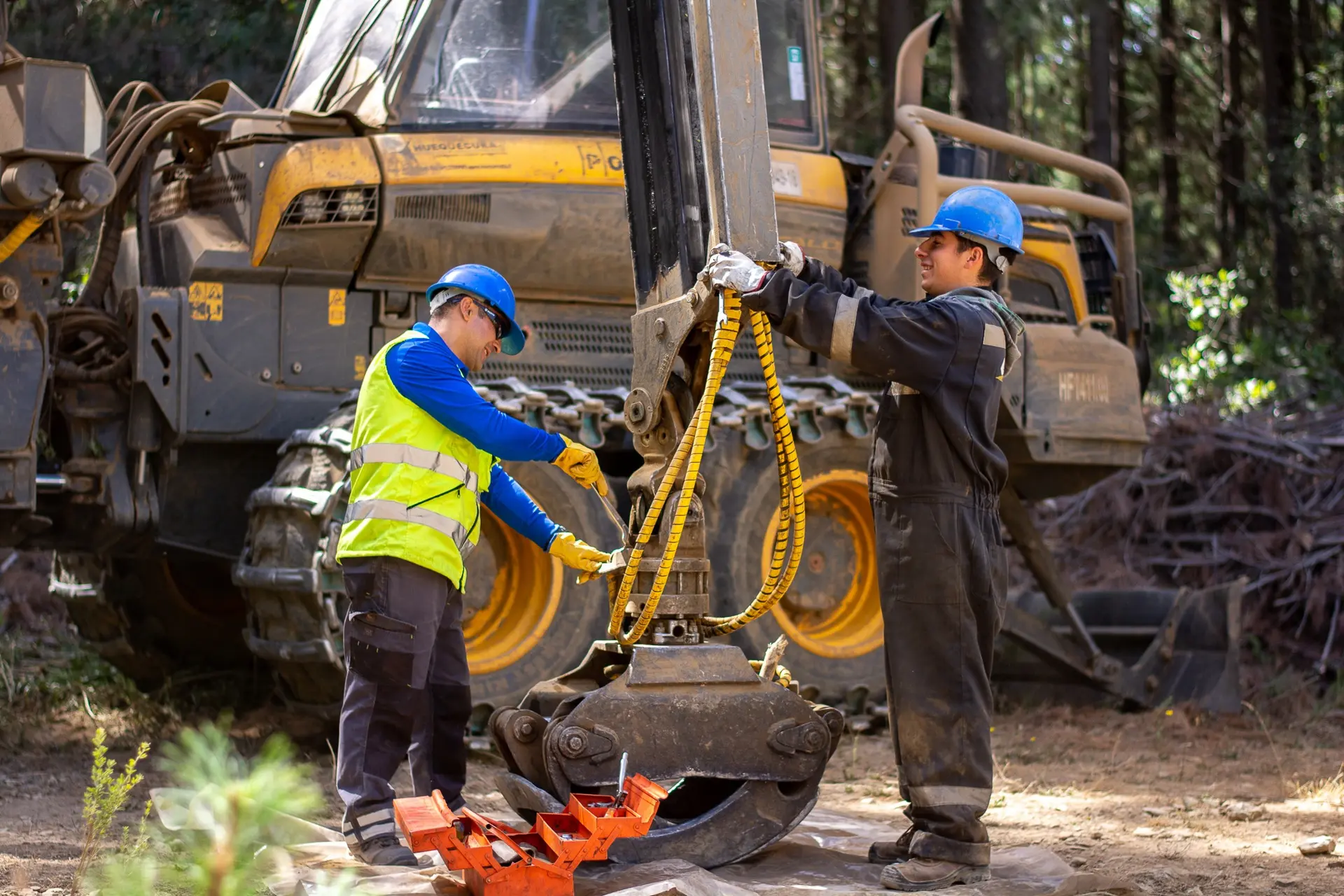 Mantenimiento de maquinaria realizado en terreno