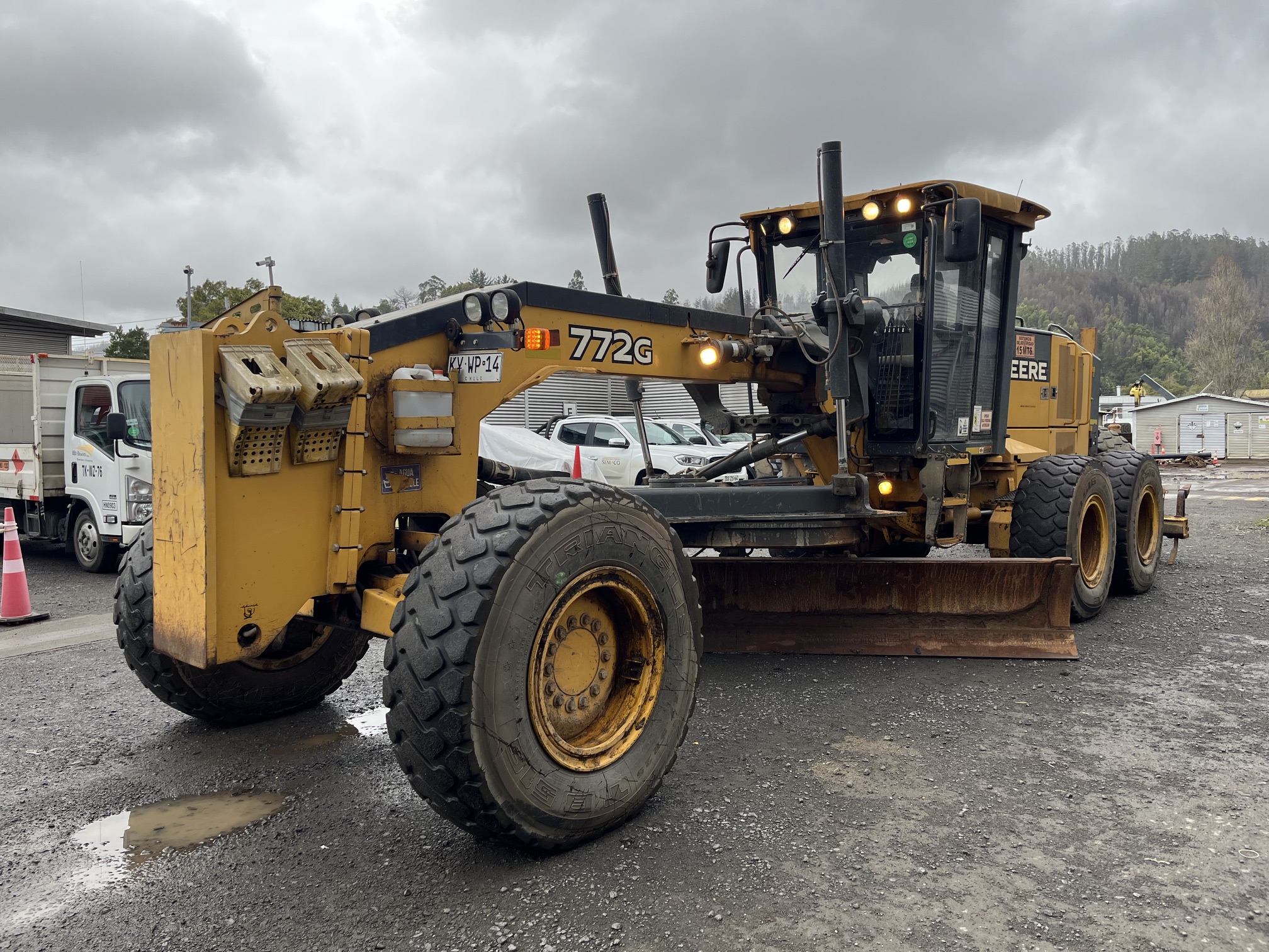 JOHN DEERE 772G